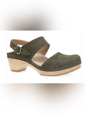 Dansko Lucia Women’s closed-toe clog
